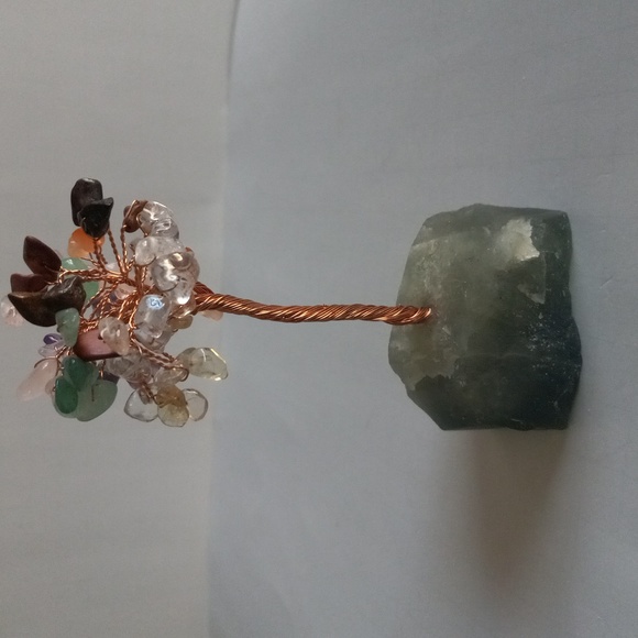 Multi-Gemstone Crystal Tree. - Picture 3 of 6